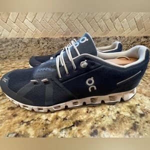 On Cloud Running Shoe, size 9.5 mens